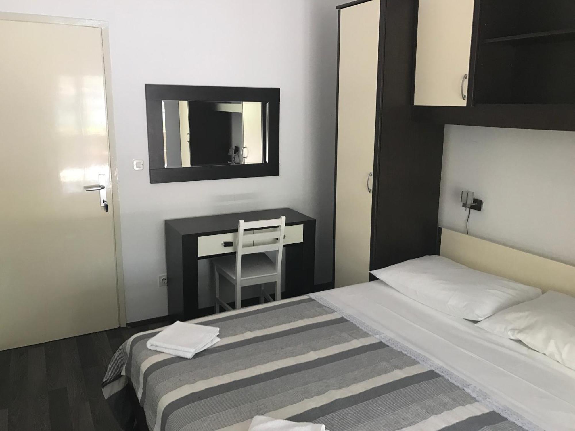Apartments Vala Grebastica Room photo